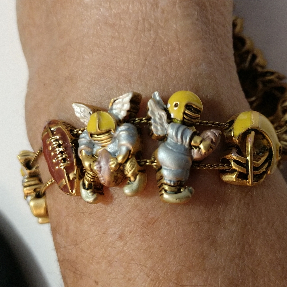 FOOTBALL FANS  VTG 🏈Football Angel Slide Bracelet Excellent